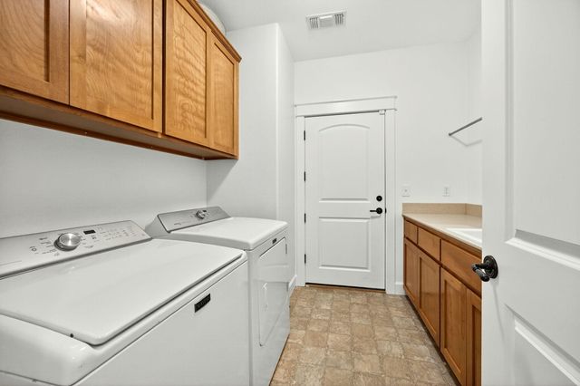 13 Portabello Way, Eagle Point, OR 97524