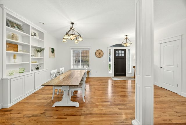 13 Portabello Way, Eagle Point, OR 97524