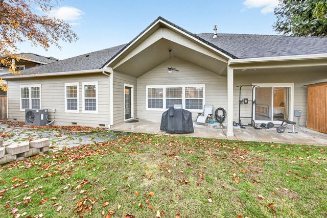 13 Portabello Way, Eagle Point, OR 97524