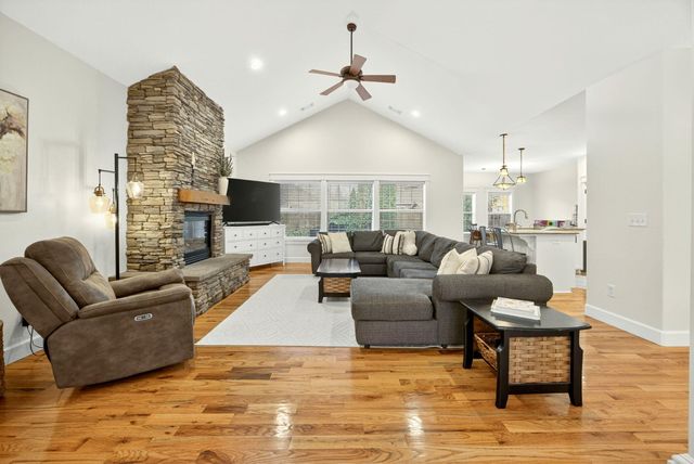 13 Portabello Way, Eagle Point, OR 97524