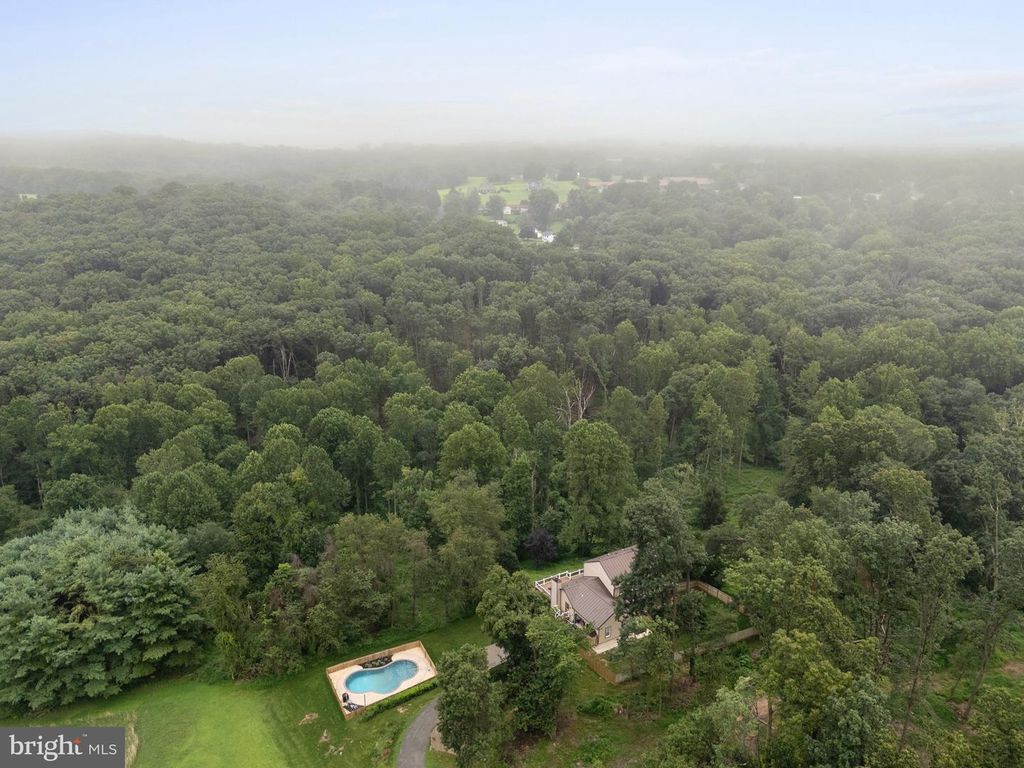 Image 5 of property listing at 4101 FEDERAL HILL RD, Jarrettsville, MD 21084