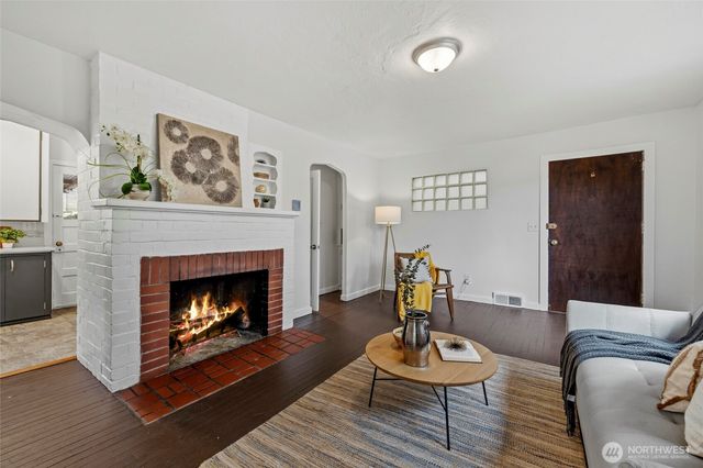 3915 S Brandon St, Seattle, WA 98118