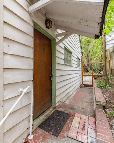 3915 S Brandon St, Seattle, WA 98118
