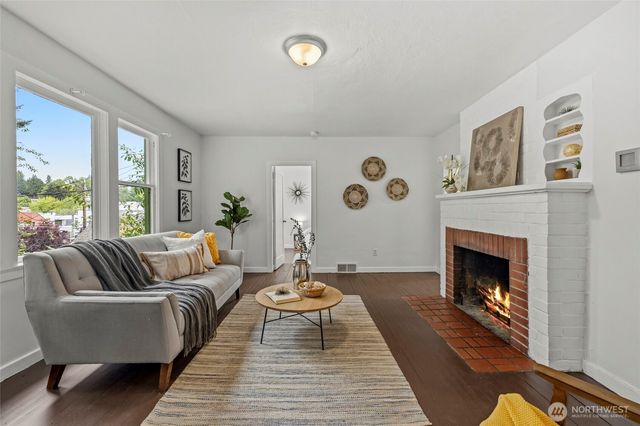 3915 S Brandon St, Seattle, WA 98118