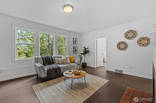 3915 S Brandon St, Seattle, WA 98118
