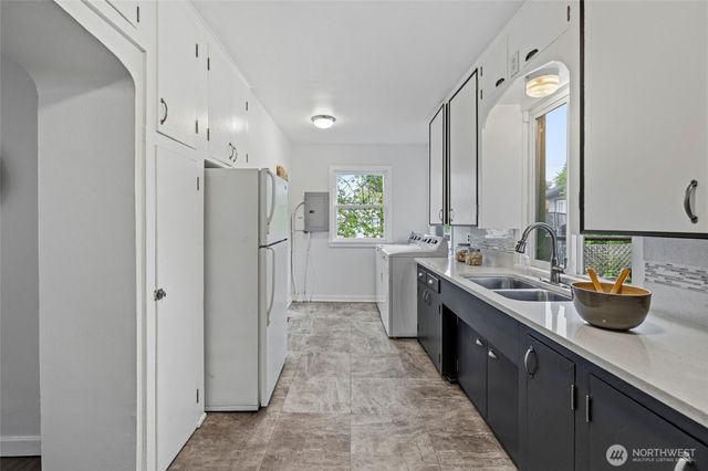 3915 S Brandon St, Seattle, WA 98118