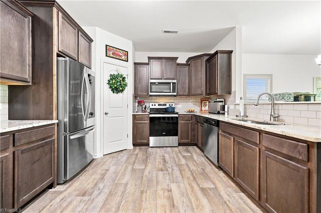 562 Freeport Court, Winston-salem, NC 27127