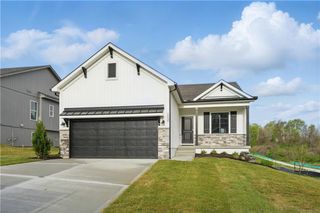 2437 NW Sunnyvale Court, Blue Springs, MO 64015