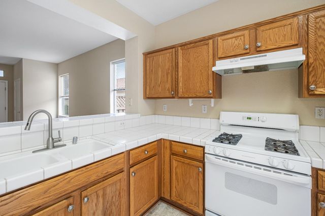 637 Geary Ln, Lincoln, CA 95648