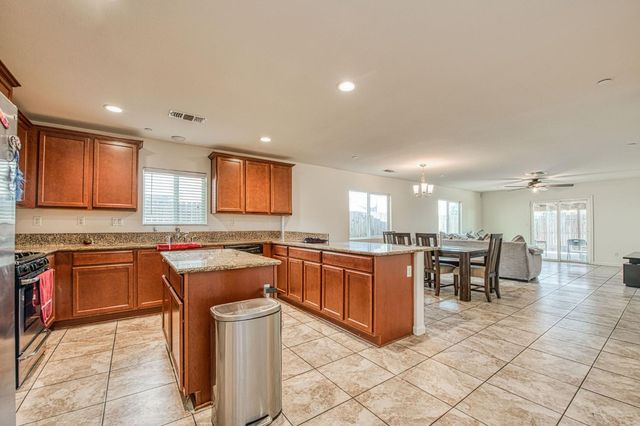 4367 W Saginaw Way, Fresno, CA 93722