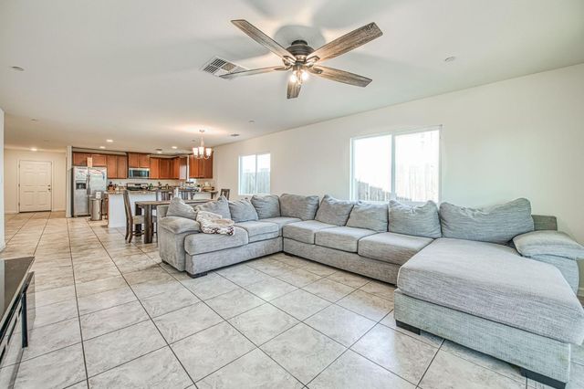 4367 W Saginaw Way, Fresno, CA 93722