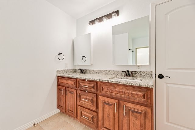 2808 Park Street, Ennis, TX 75119