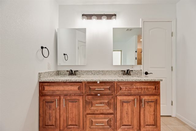 2808 Park Street, Ennis, TX 75119