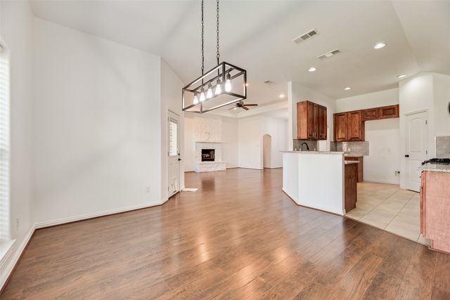 2808 Park Street, Ennis, TX 75119