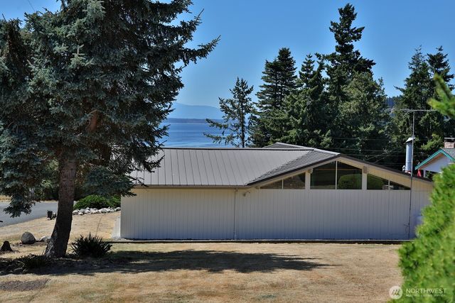 4135 Lovely Road, Clinton, WA 98236