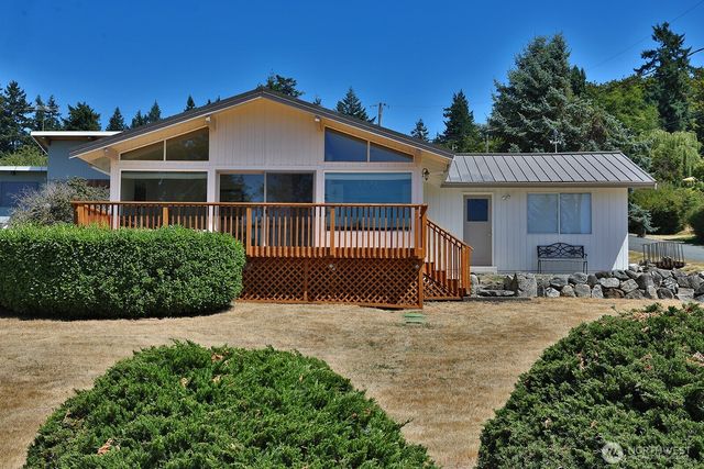 4135 Lovely Road, Clinton, WA 98236