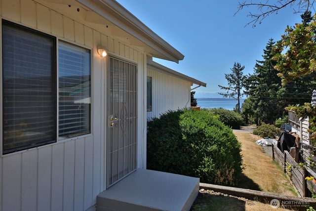 4135 Lovely Road, Clinton, WA 98236