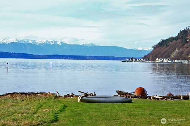 4135 Lovely Road, Clinton, WA 98236