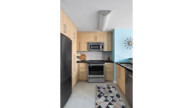 415 Main St Apt 14D, New York City, NY 10044