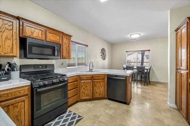 685 W Lake Street, Kingsburg, CA 93631