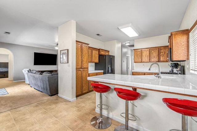 685 W Lake Street, Kingsburg, CA 93631