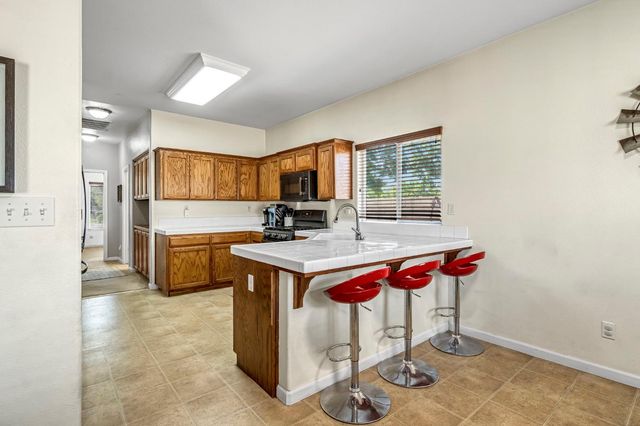 685 W Lake Street, Kingsburg, CA 93631