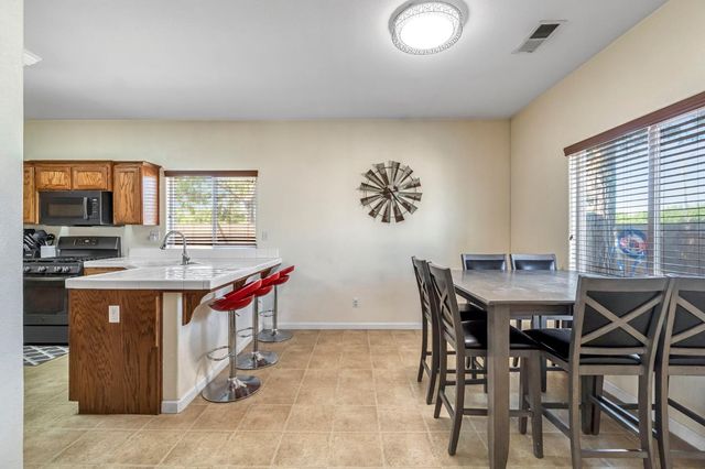 685 W Lake Street, Kingsburg, CA 93631