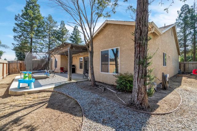685 W Lake Street, Kingsburg, CA 93631