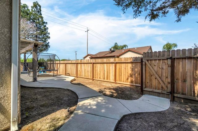 685 W Lake Street, Kingsburg, CA 93631