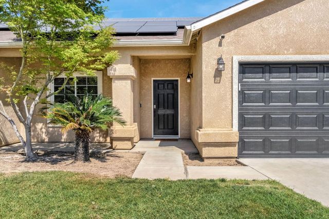 685 W Lake Street, Kingsburg, CA 93631