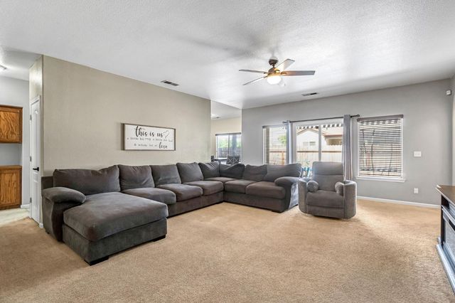 685 W Lake Street, Kingsburg, CA 93631