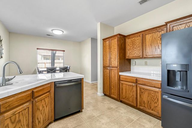 685 W Lake Street, Kingsburg, CA 93631