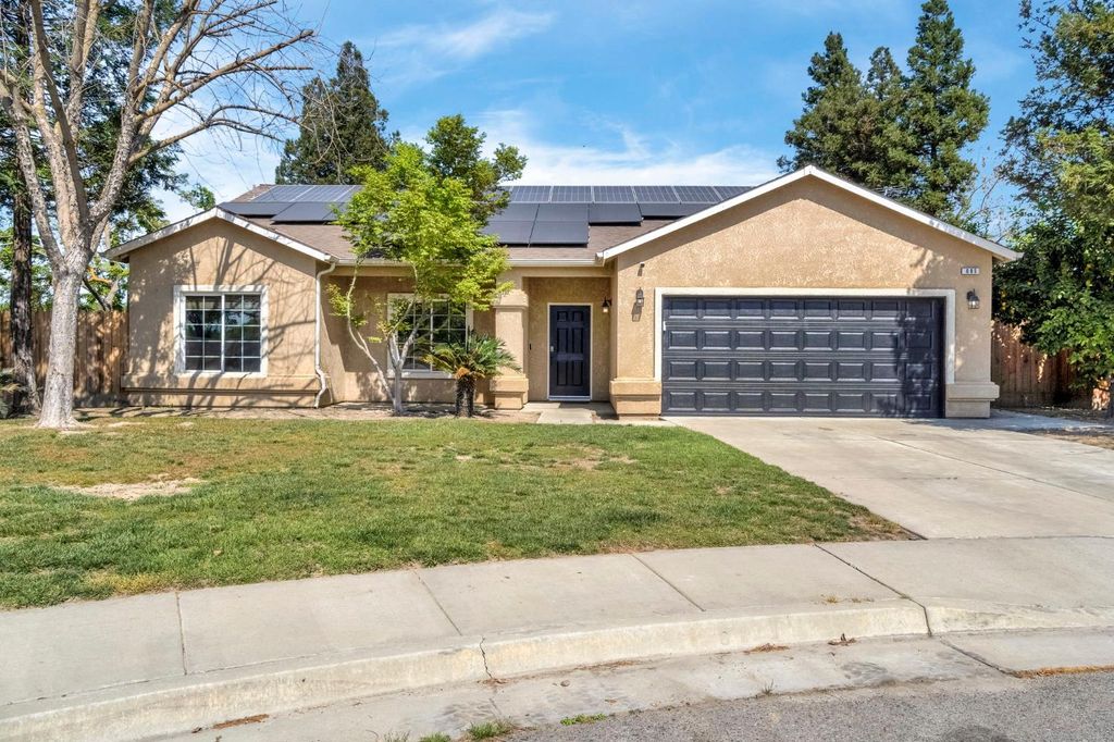 685 W Lake Street, Kingsburg, CA 93631