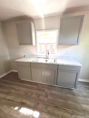 1134 W HARLAN AVE, San Antonio, TX 78211