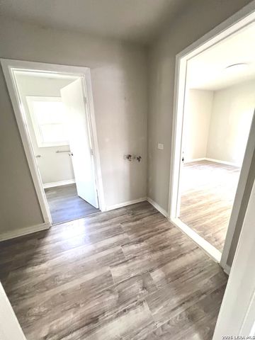 1134 W HARLAN AVE, San Antonio, TX 78211