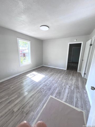 1134 W HARLAN AVE, San Antonio, TX 78211