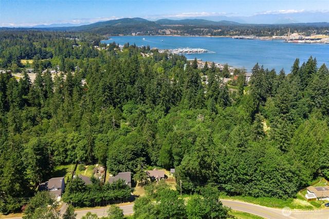 932 Retsil Road, Port Orchard, WA 98366