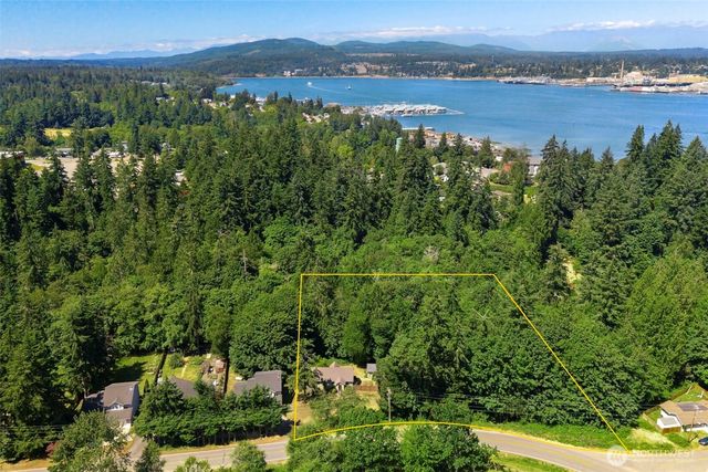 932 Retsil Road, Port Orchard, WA 98366