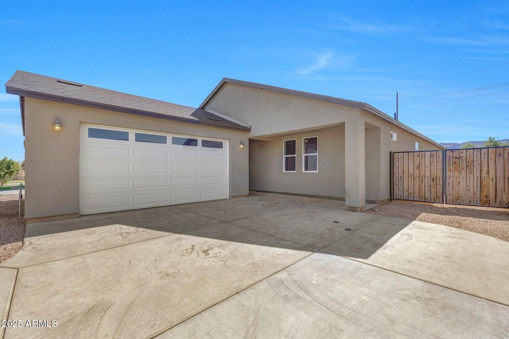 913 E FREMONT Road 1, Phoenix, AZ 85042