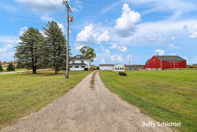 20017 7 Mile Road, Reed City, MI 49677