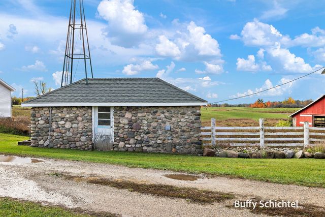 20017 7 Mile Road, Reed City, MI 49677