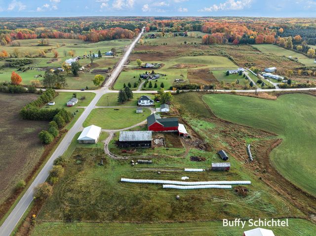 20017 7 Mile Road, Reed City, MI 49677