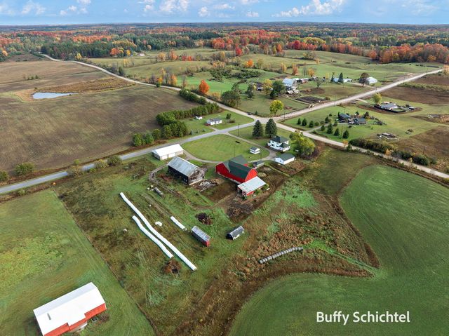 20017 7 Mile Road, Reed City, MI 49677