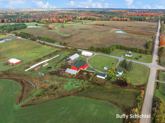 20017 7 Mile Road, Reed City, MI 49677