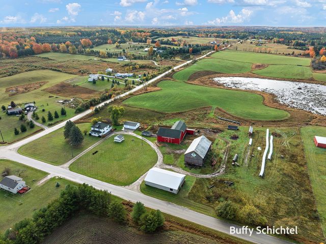 20017 7 Mile Road, Reed City, MI 49677