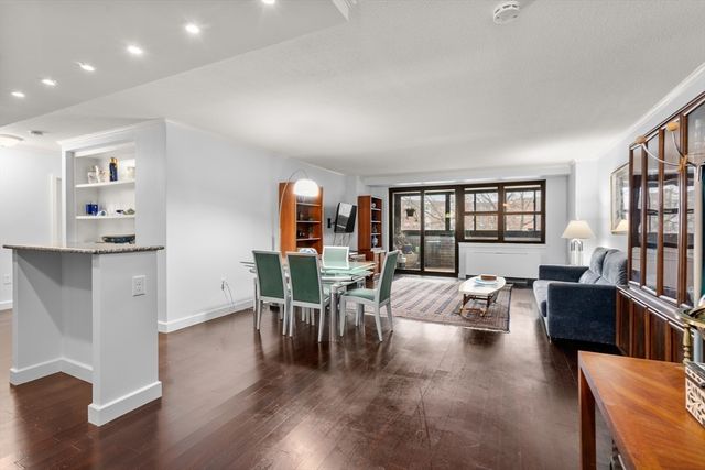 9 Hawthorne Place 7E, Boston, MA 02114