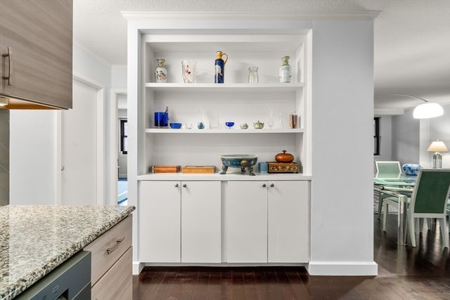 9 Hawthorne Place 7E, Boston, MA 02114