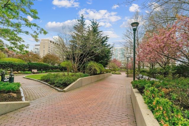 9 Hawthorne Place 7E, Boston, MA 02114