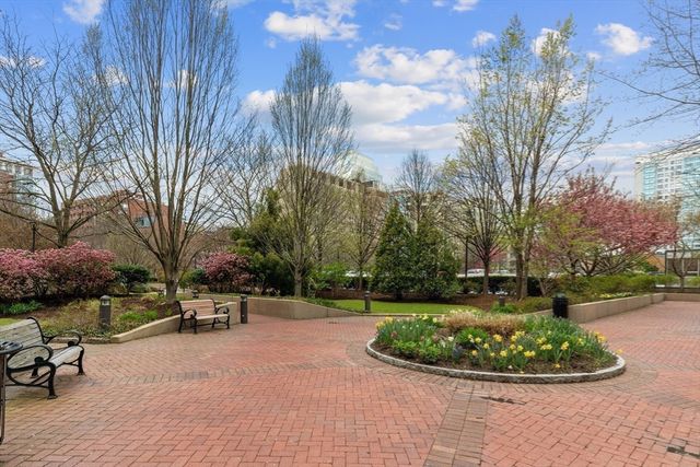 9 Hawthorne Place 7E, Boston, MA 02114