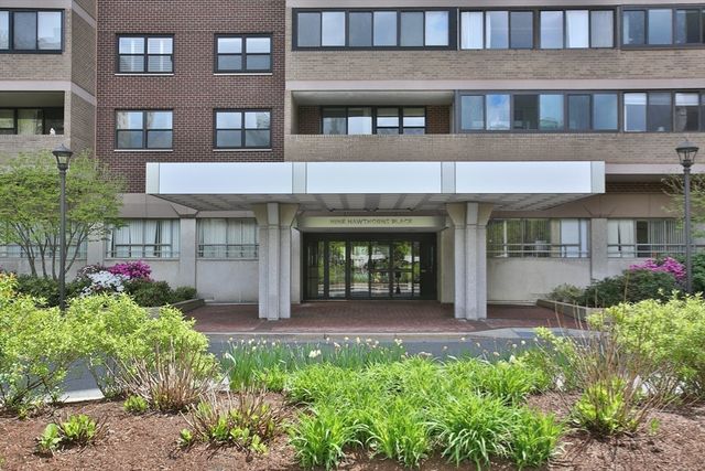 9 Hawthorne Place 7E, Boston, MA 02114